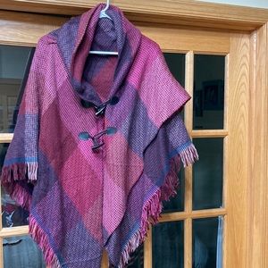 Women’s OS Berry Fringe Poncho with Tassel closure